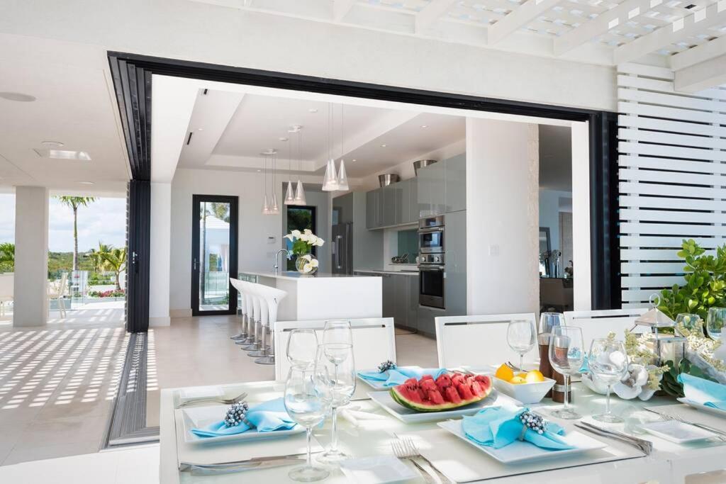 Triton Luxury Villa Провиденсиалес Экстерьер фото
